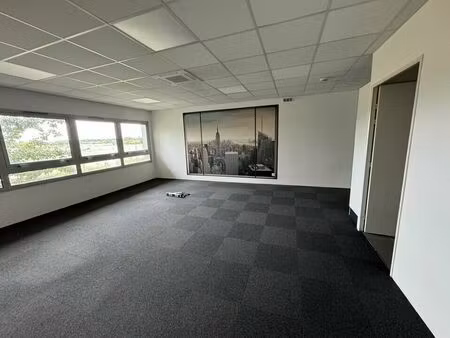 location bureau 125 m² à tours (37100)