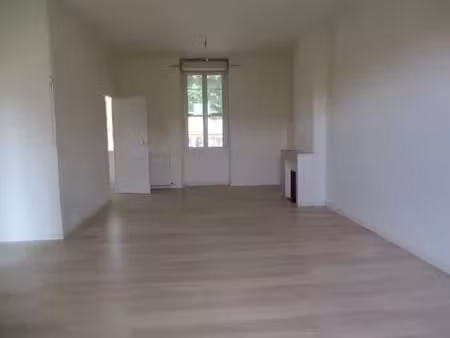 location appartement salon-de-provence 13300 - - surface privée