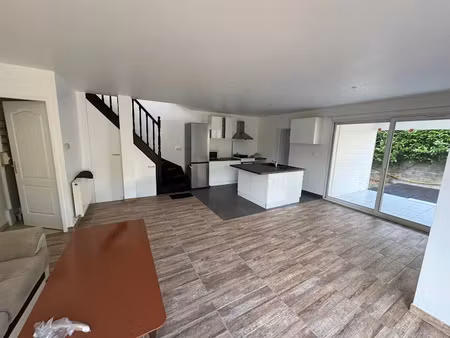 location meublée maison 5 pièces 122 m² à pessac (33600)  1 500 €