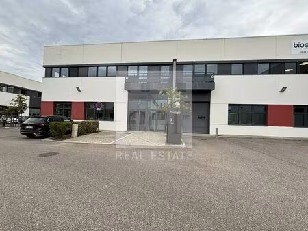 location commerce 289 m² à dardilly (69570)
