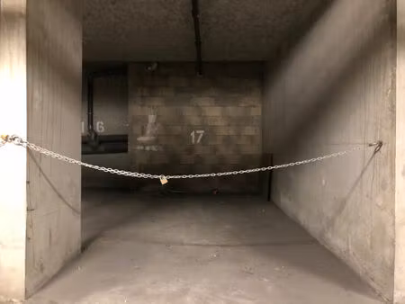 place de parking antigone rive du lez