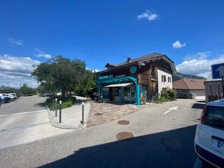 location commerce 3 pièces 112 m² à sillingy (74330)