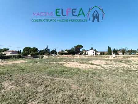 a 2 minutes à pied des commerces à anneyron