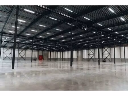 logistieke magazijnen met kantoren te huur