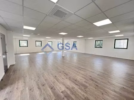 a louer  bureaux proche gare rer