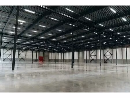 logistieke magazijnen met kantoren te huur