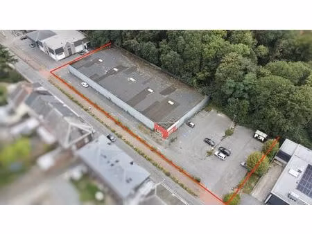 bâtiment commerciale de +- 2000m2