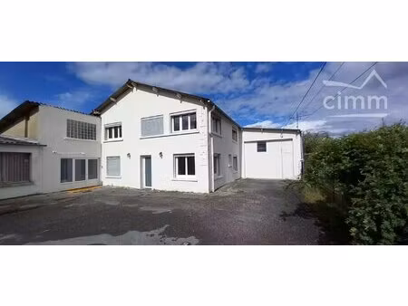 a vendre à blois  entrepôt-dépôt de 450 m² avec 2 logements