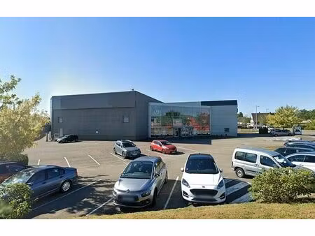 location commerce houssen 3 721 m²