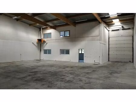 location local d'activités emerainville 1 056 m²