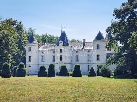 majestueux château néo-classique du xixe siècle et son parc de 6