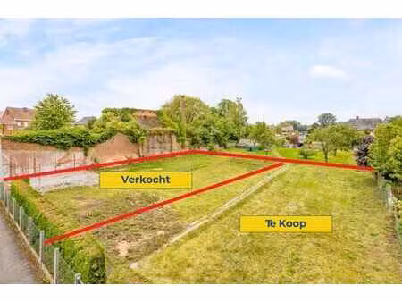 terrain à bâtir pour maison 4 façades avec vue sur l' église
