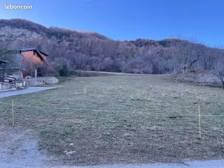 charmant terrain constructible 532m2 dans les alpes de haute provence