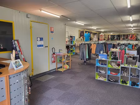 location locaux professionnels 275 m² à falaise (14700)  1 600 €