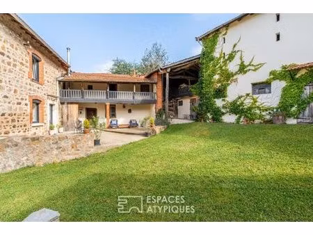 ancien corps de ferme rénové avec dépendances