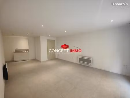 local commercial 32 m² solliès-toucas