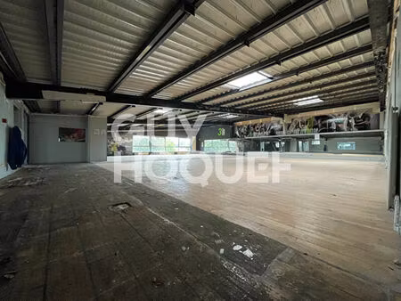 local d'activité idéalement situé - divisible.