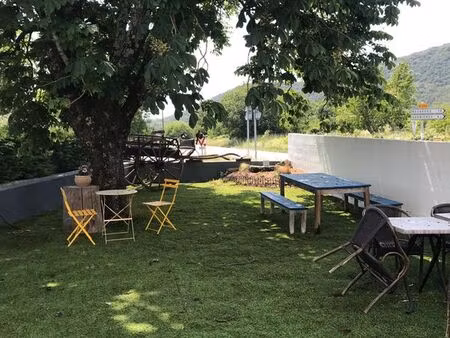 ensemble local commercial et logement 6 pièces