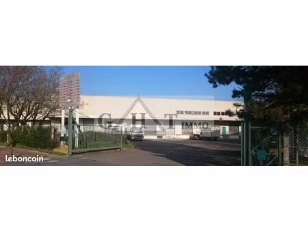 local industriel 750 m²