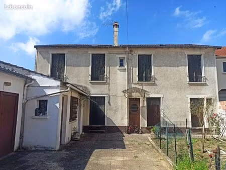 vente pavillon + 2 locaux commerciaux loués