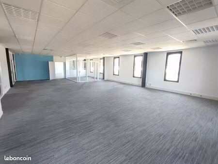 bureaux 402 m² vaulx milieu