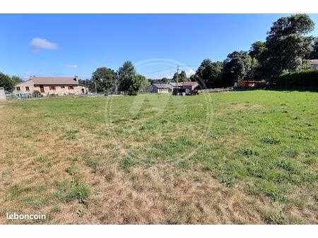 terrain 3640 m² tence