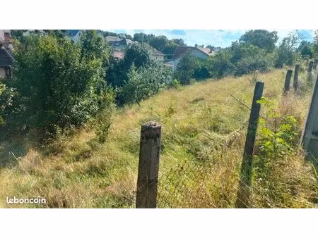 deux parcelles constructibles (809 et 879 m²)