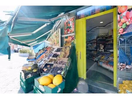 sous option !! rdc commercial à proximité de la place emile