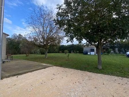 maison à louer + 150 m2 étages 3 ch  1 sdb  rés de chaussée 6 pièces terrain privé au calm