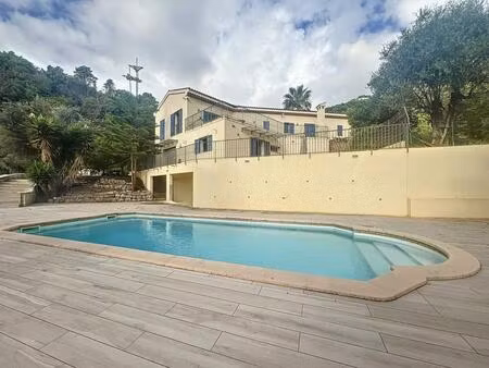 menton  propriété de 250 m2 avec 2 000 m2 de terrain et piscine