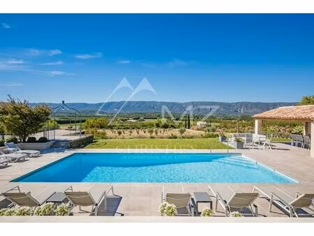 gordes - belle maison de vacances avec piscine chauffée et vue exceptionnelle sur le luber