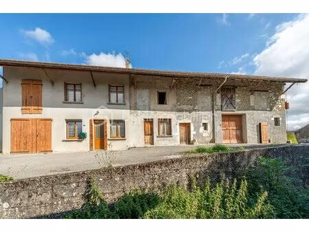 corps de ferme de 123 m² à usinens