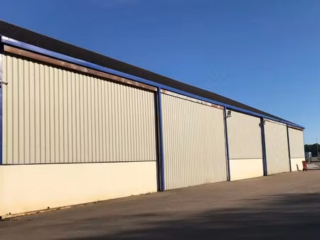 hangar 717m² avec terrain