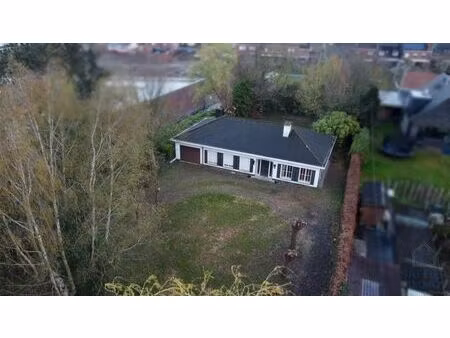 ruim stuk grond met mogelijkheid om aan 6%btw te bouwen