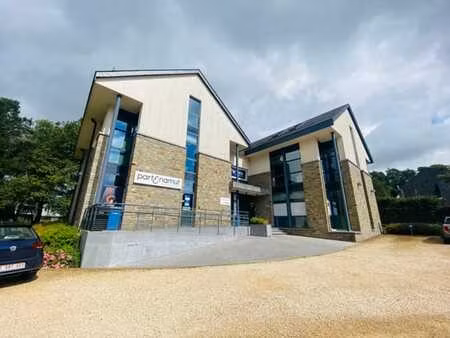 bureau de 70m² avec parties communes à louer à libramont