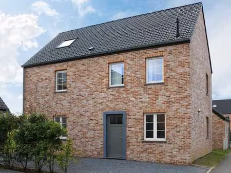 a vendre  maison neuve 5 chambres avec garage