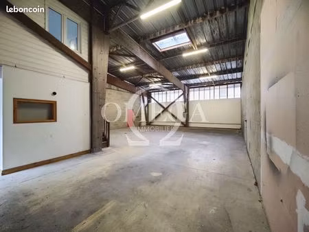 local industriel 250 m²