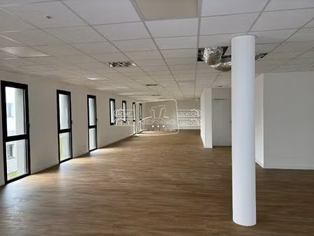 location bureau 305 m² à haute-goulaine (44115)