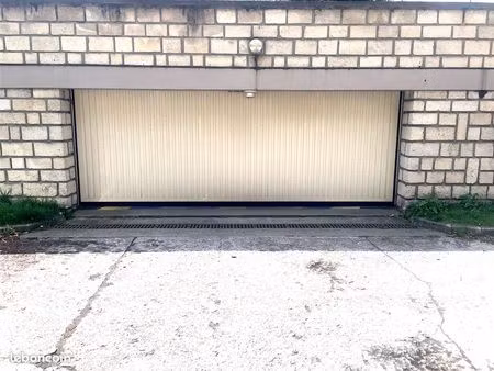 emplacement de parking privatif intérieur au sein d'une résidence de standing secteur peti