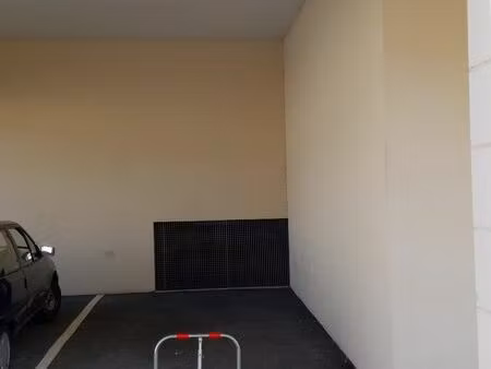 parking sécurisé couvert dans résidence récente rue gambetta