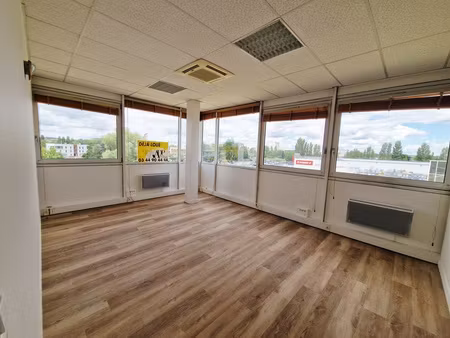 bureaux (106 m2) compiegne