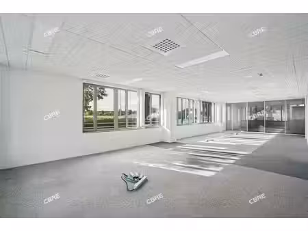 location bureau roissy en france 275 m²