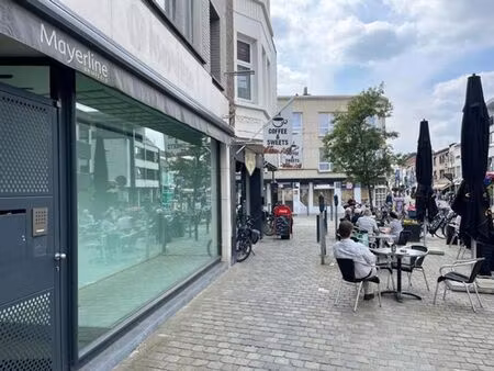 commerce ±355m² dans une artère très fréquentée !