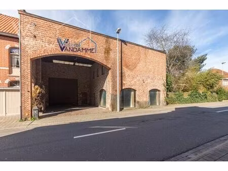 magazijn/loft van +/- 300m² op een totale oppervlakte van...