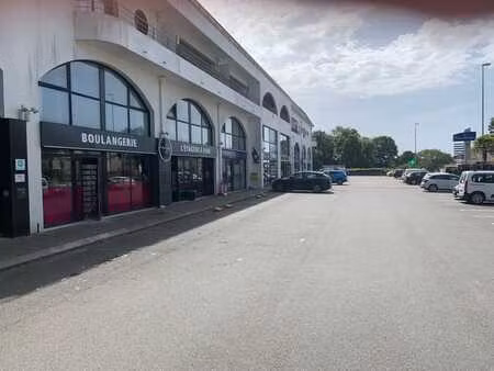 location commerce 120 m² à quimper (29000)