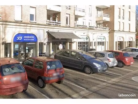 boutique 188 m² montigny le bretonneux