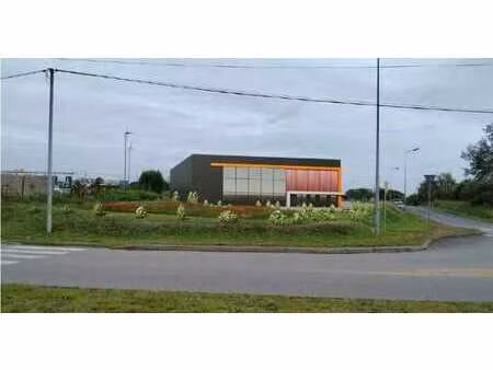 vente local industriel 2500 m² sainte-sève (29600)