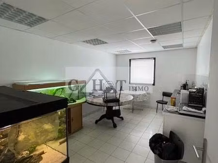 mur et fond garage a vendre 870 m² a fontenay tresigny