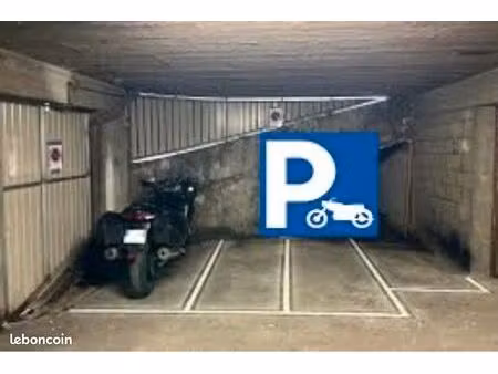 emplacement de roue à 100 m du métro asnières-gennevilliers ligne 13