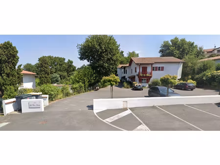 parking / box guethary